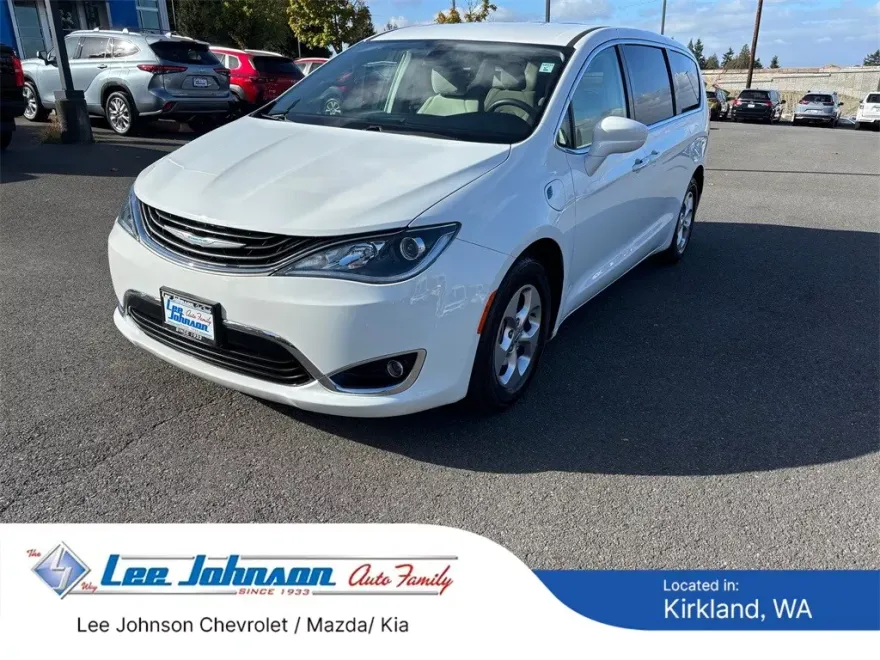 2018 Chrysler Pacifica Hybrid Touring Plus photo 1