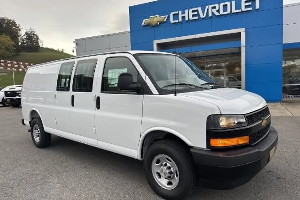 2025 Chevrolet Express Cargo 2500 Base photo 1