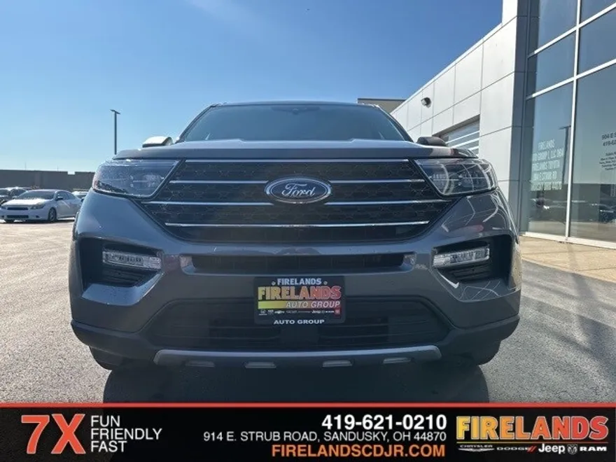 2023 Ford Explorer XLT photo 1