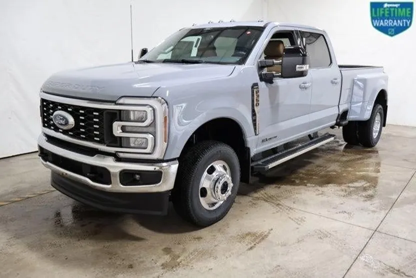 2026 Ford F-350 Lariat photo 1