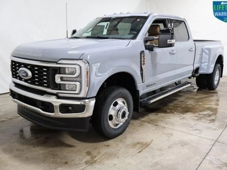 2026 Ford F-350 Lariat photo 1