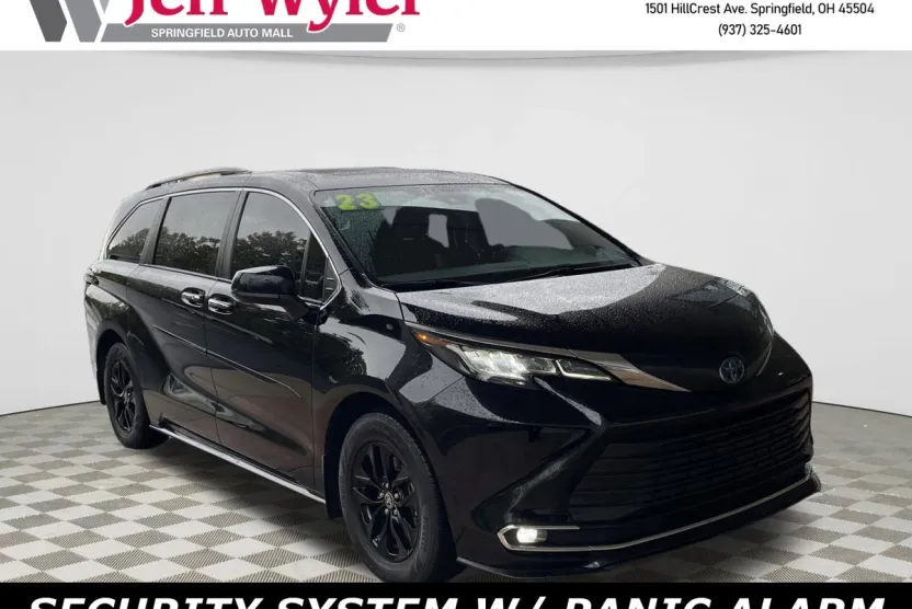 2023 Toyota Sienna XLE photo 1