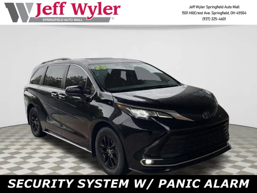 2023 Toyota Sienna XLE photo 1