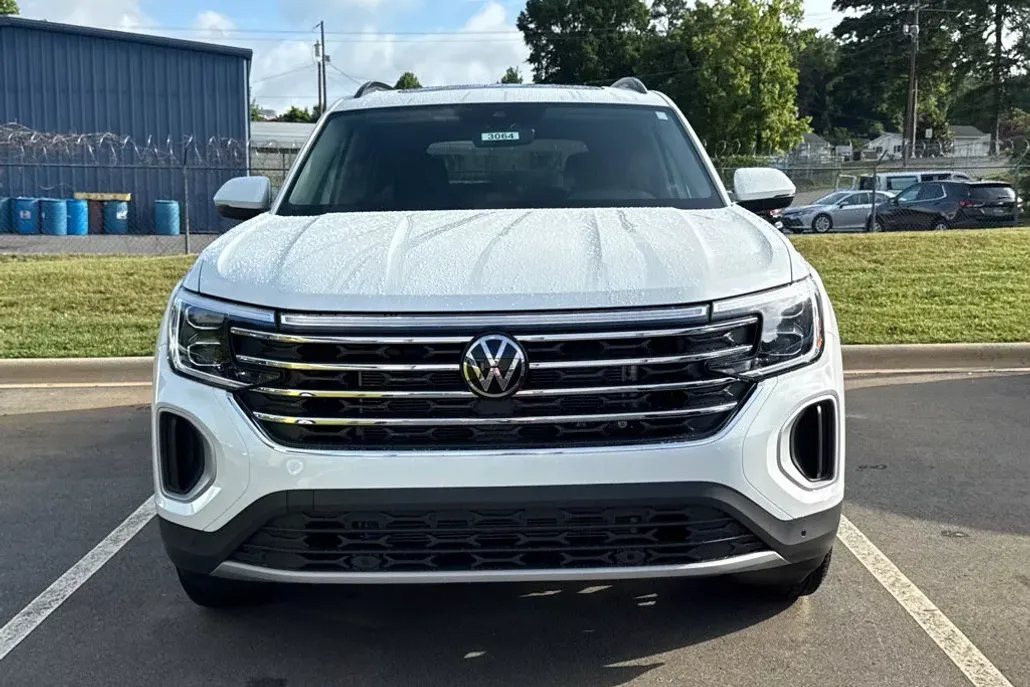 2025 Volkswagen Atlas SE Technology photo 1