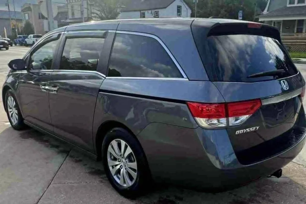 2017 Honda Odyssey EX-L photo 1
