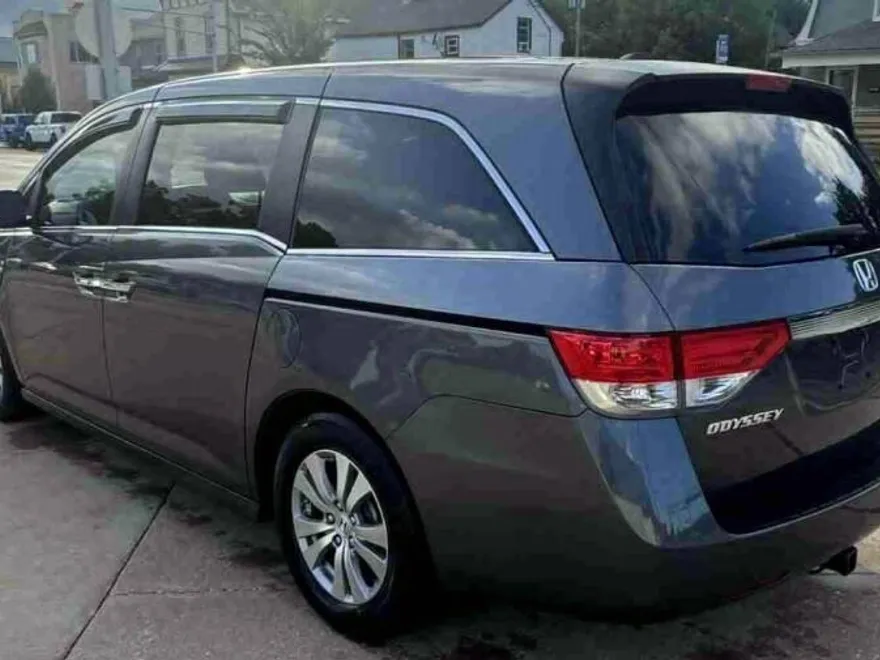 2017 Honda Odyssey EX-L photo 1