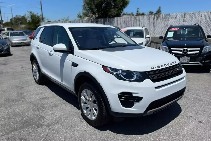 2019 Land Rover Discovery Sport SE photo 1