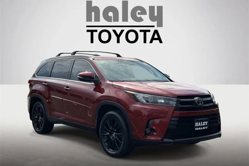 2019 Toyota Highlander SE photo 1