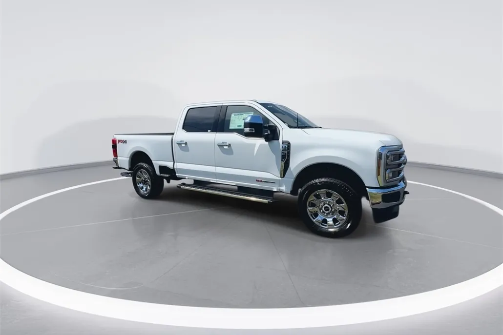 2026 Ford F-250 Lariat photo 1