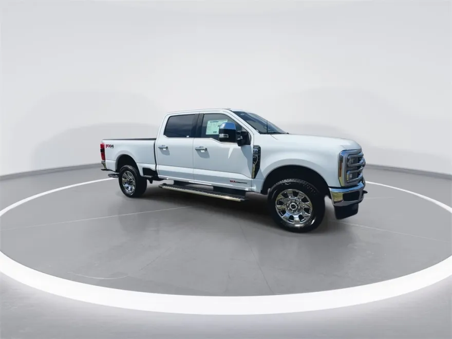 2026 Ford F-250 Lariat photo 1