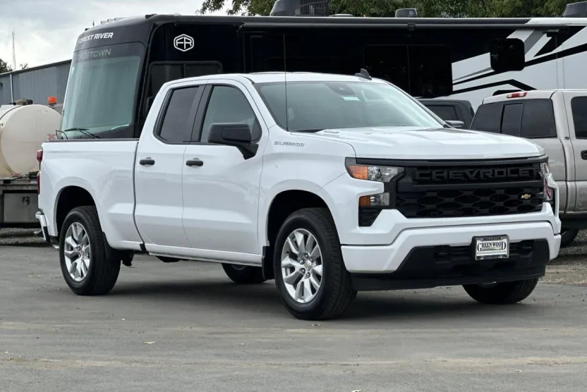 2026 Chevrolet Silverado 1500 Custom photo 1