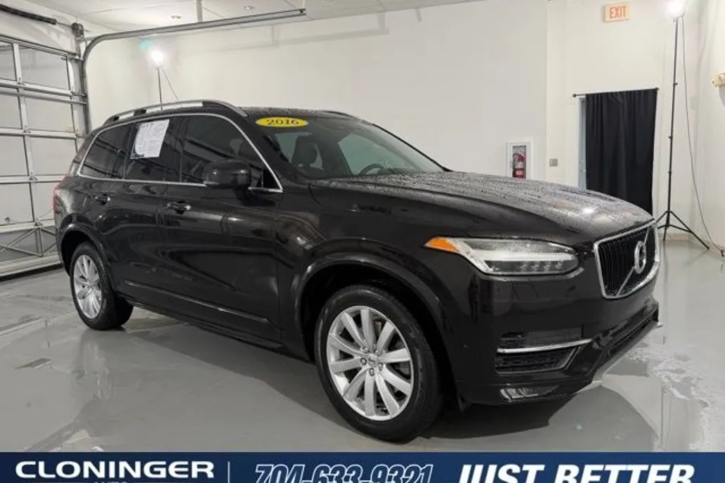 2016 Volvo XC90 T6 Momentum photo 1