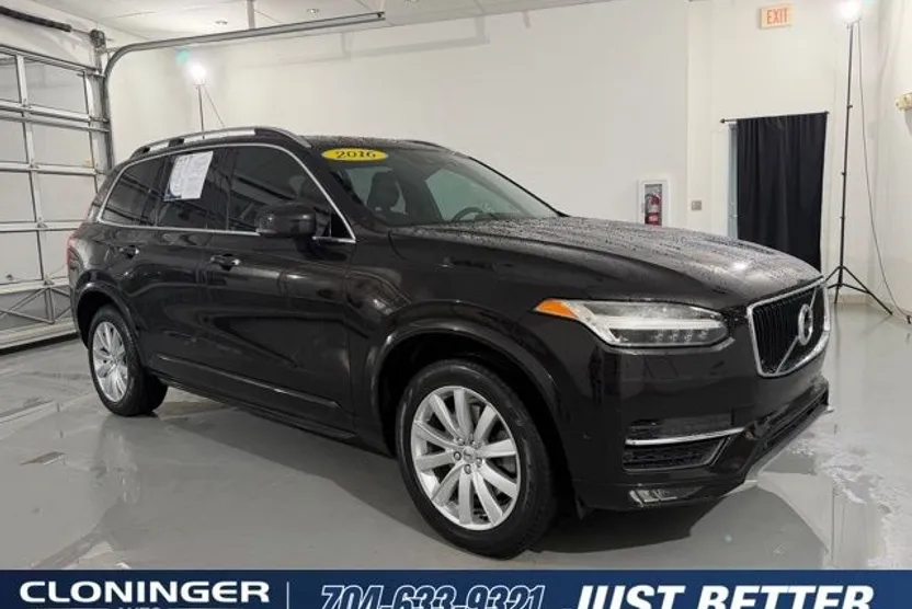 2016 Volvo XC90 T6 Momentum photo 1