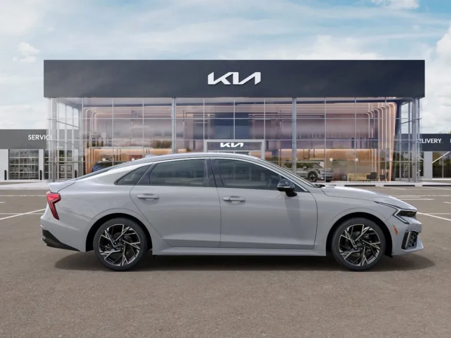 2025 Kia K5 GT-Line photo 1