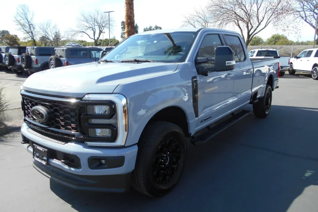 2025 Ford F-250 Lariat photo 1