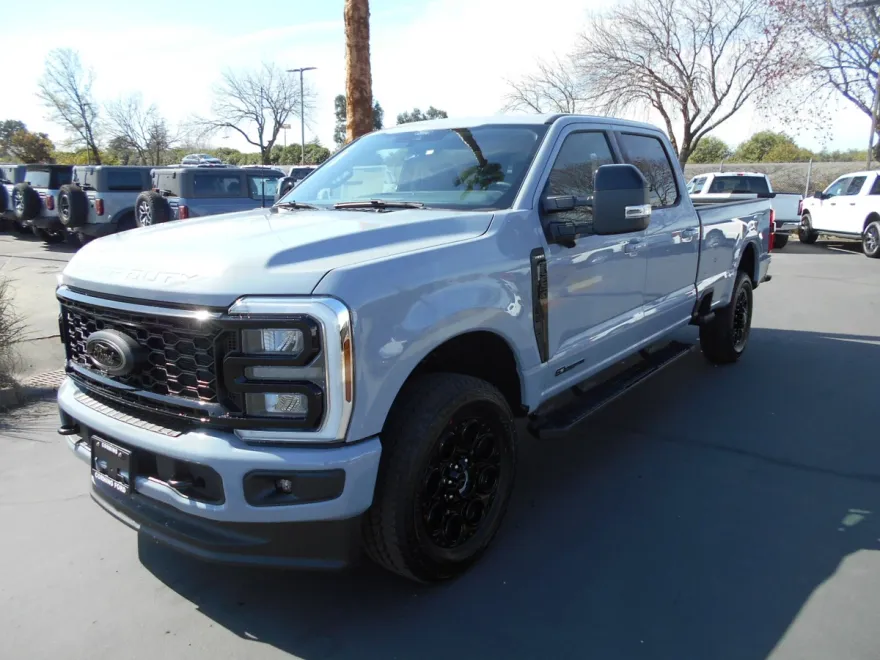 2025 Ford F-250 Lariat photo 1