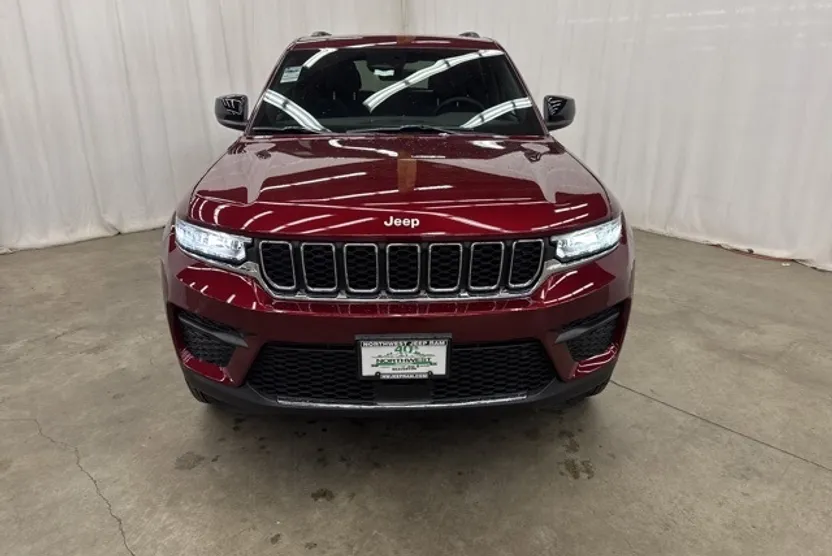 2025 Jeep Grand Cherokee Laredo Altitude photo 1