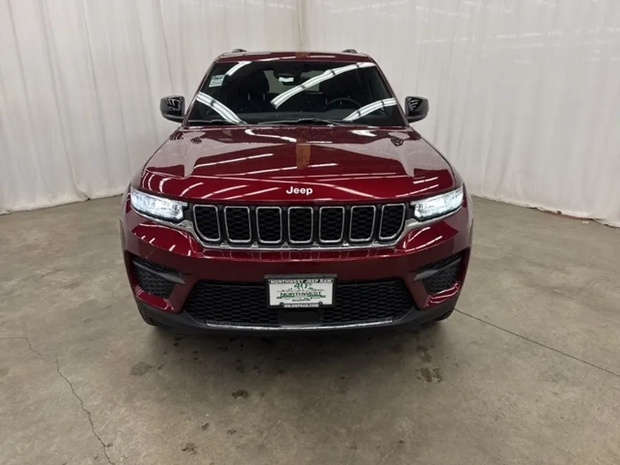 2025 Jeep Grand Cherokee Laredo Altitude photo 1