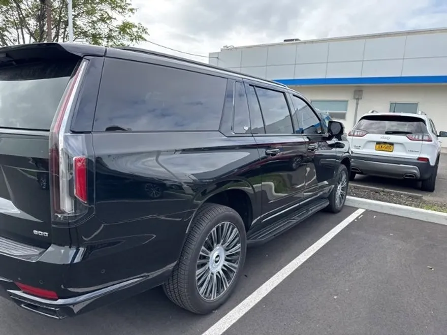 2023 Cadillac Escalade ESV Sport photo 1