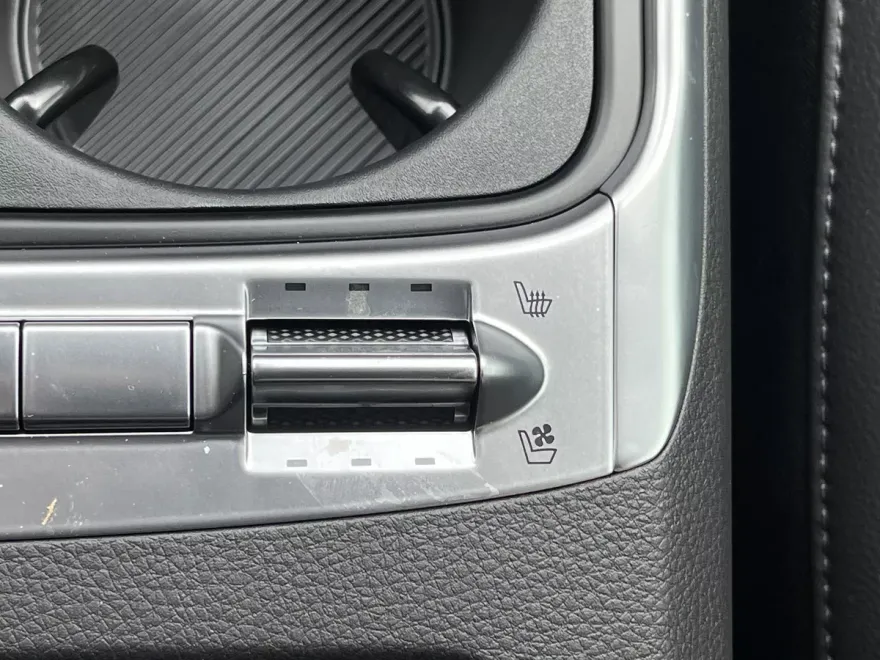 2025 Kia Carnival SX Prestige photo 10