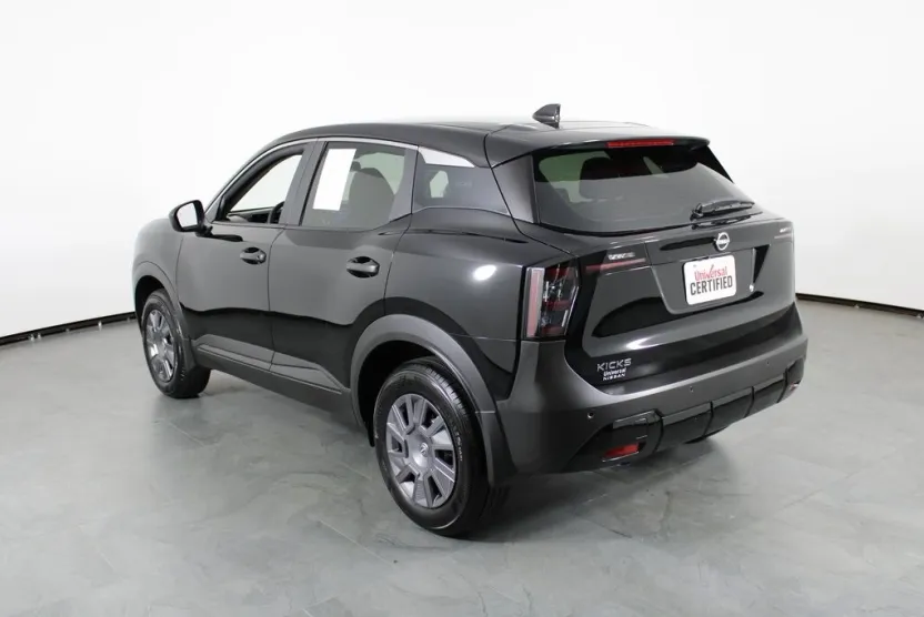 2025 Nissan Kicks S photo 1