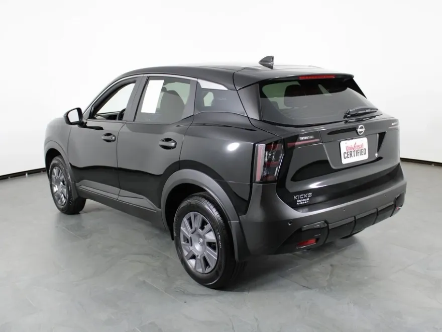 2025 Nissan Kicks S photo 1