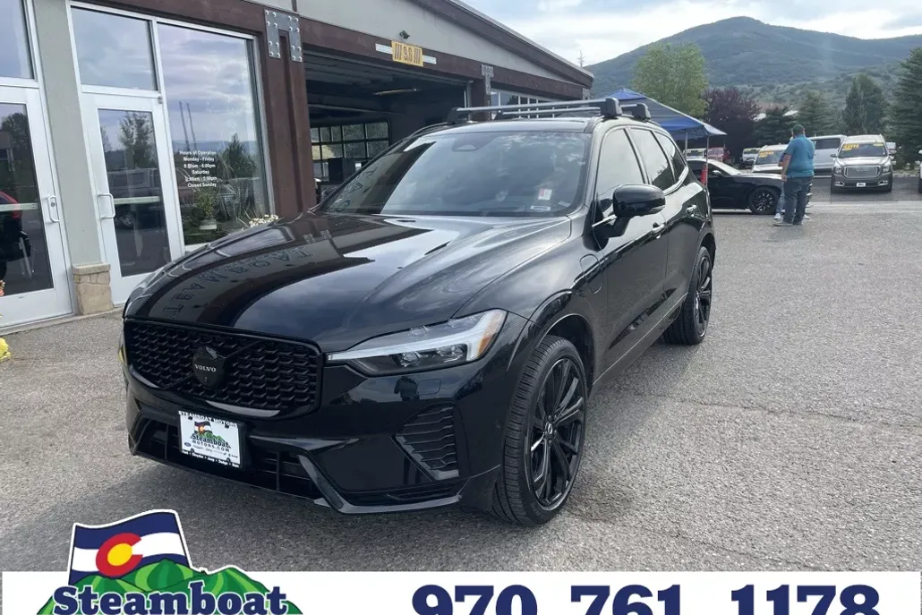 2025 Volvo XC60 Hybrid T8 Black Edition photo 1