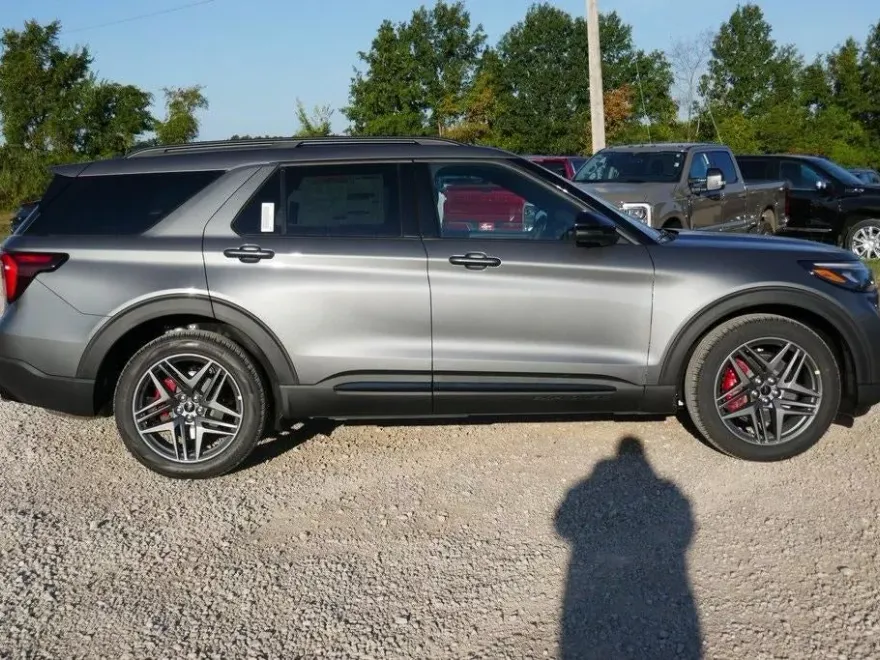 2025 Ford Explorer ST photo 1