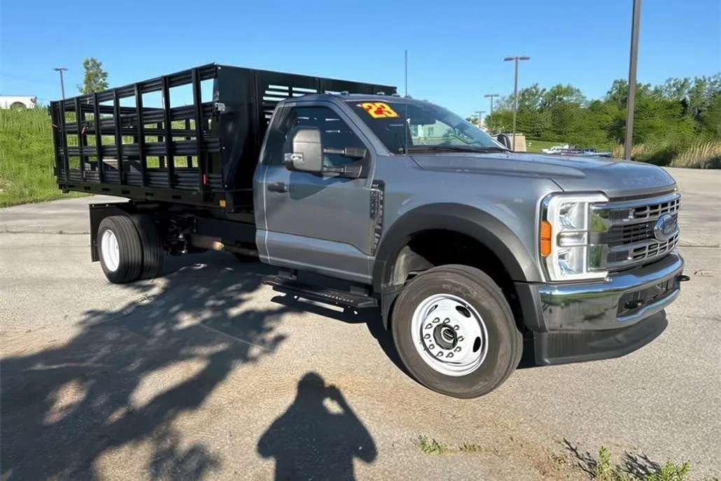 2023 Ford F-600 photo 1