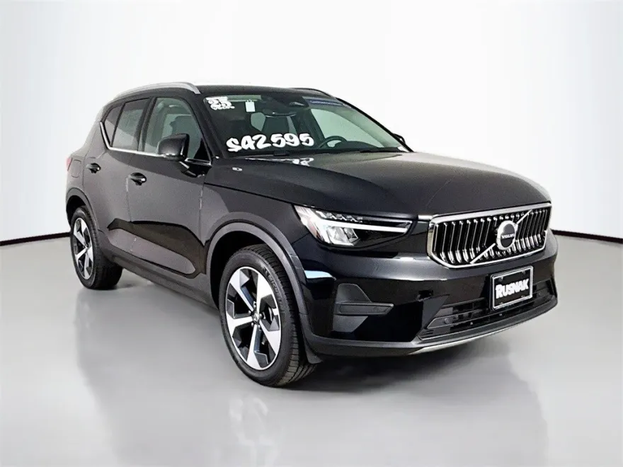 2025 Volvo XC40 Core photo 1