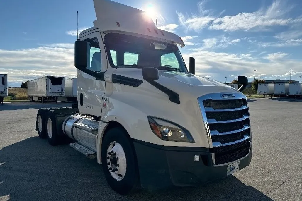 2018 Freightliner Cascadia 126" Day cab photo 1