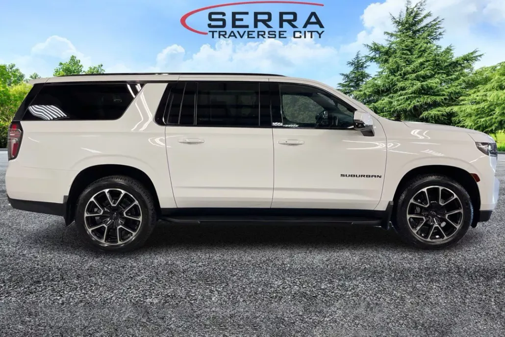 2022 Chevrolet Suburban RST photo 1