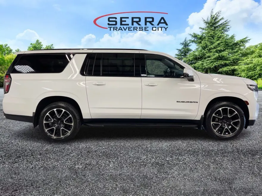 2022 Chevrolet Suburban RST photo 1