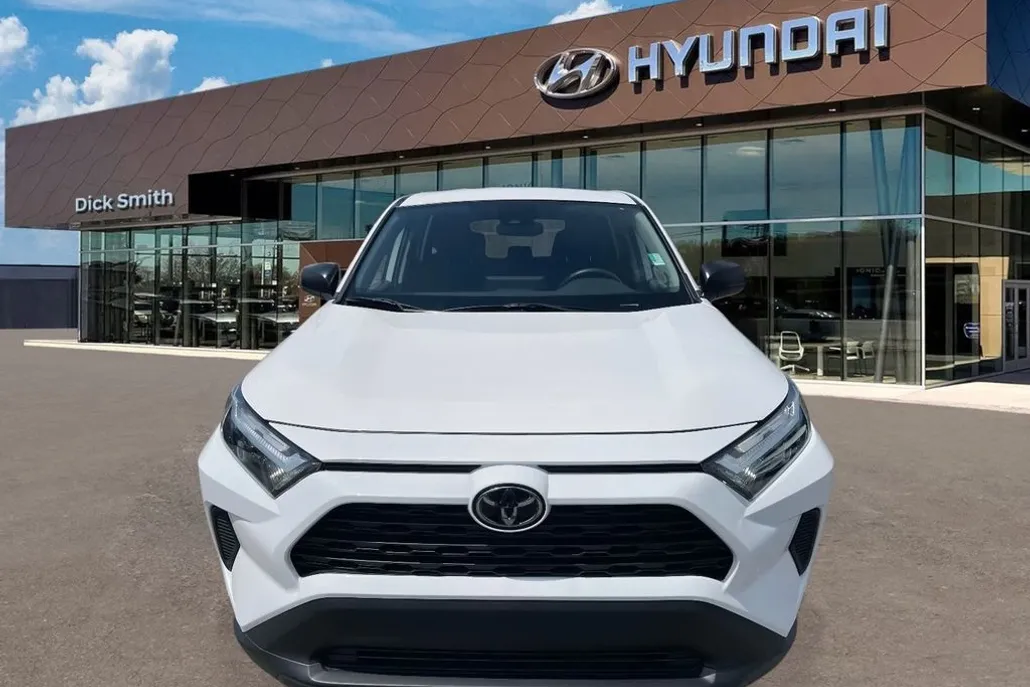 2024 Toyota RAV4 LE photo 1
