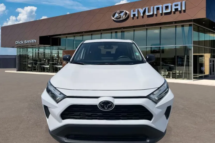 2024 Toyota RAV4 LE photo 1