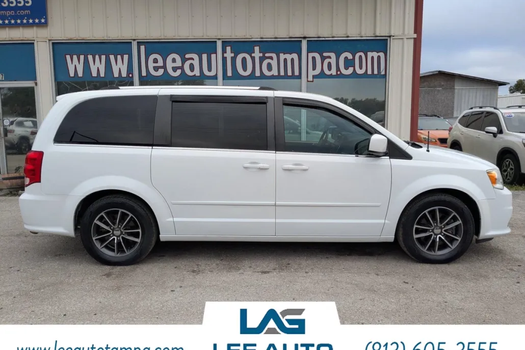 2017 Dodge Grand Caravan SXT photo 1