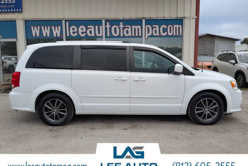 2017 Dodge Grand Caravan SXT photo 1