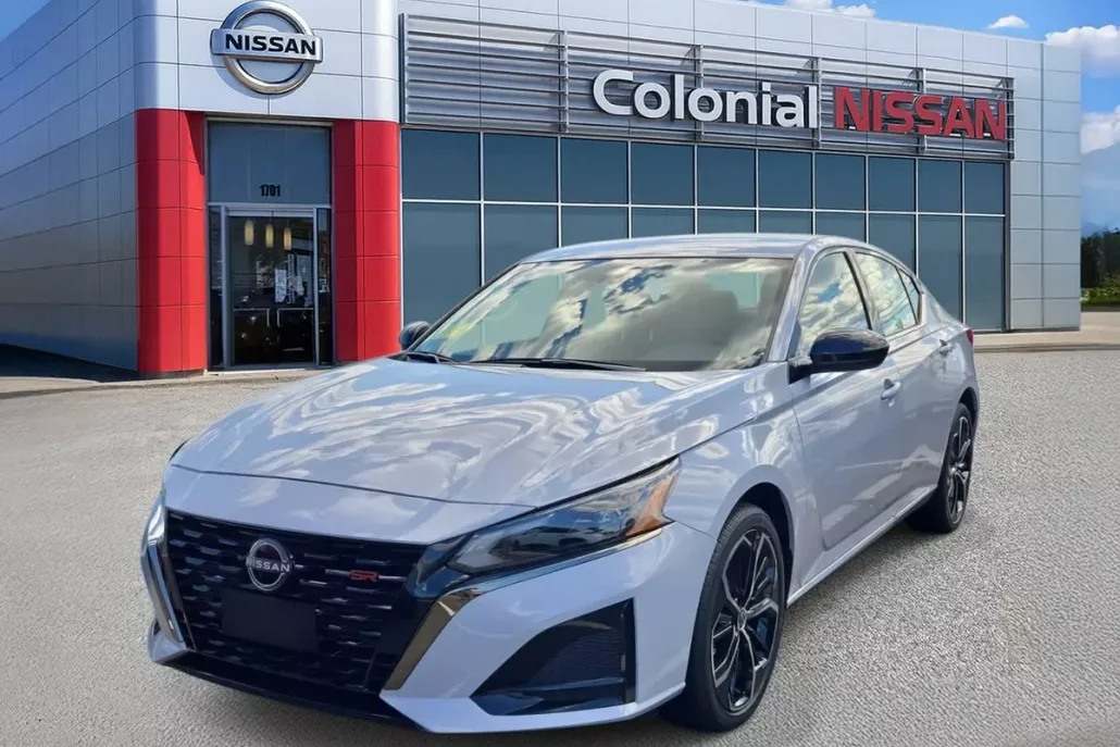 2025 Nissan Altima SR photo 1