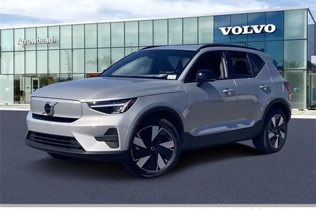 2025 Volvo EX40 Single Motor Core photo 1