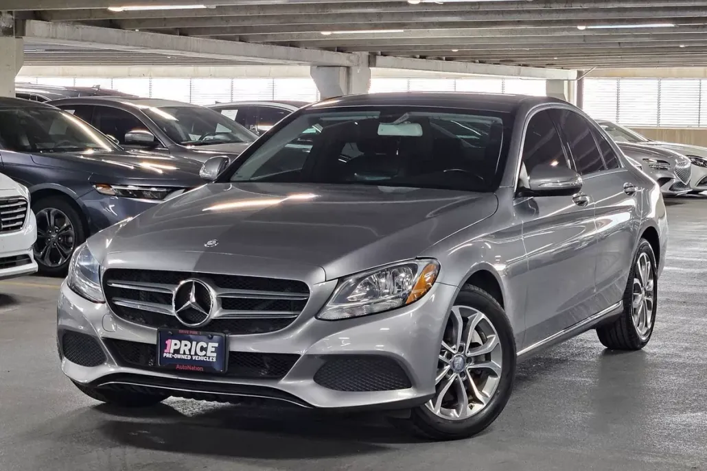 2015 Mercedes Benz C 300 Luxury photo 1
