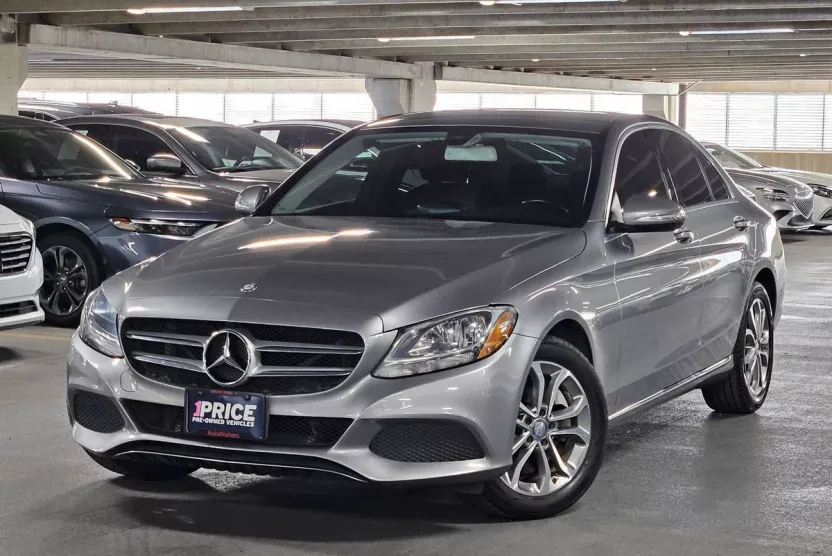 2015 Mercedes Benz C 300 Luxury photo 1
