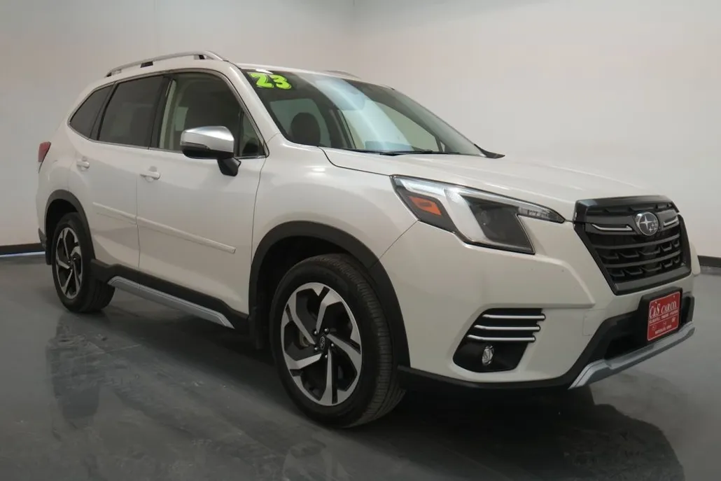 2023 Subaru Forester Touring photo 1