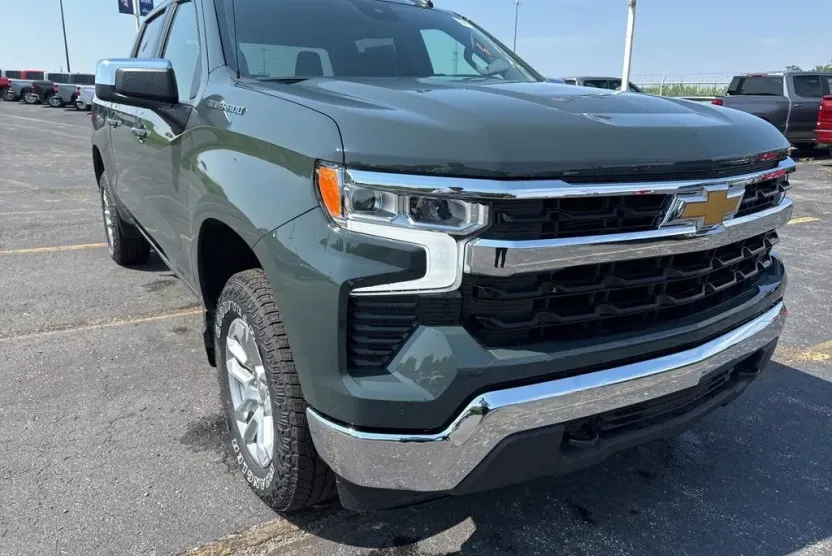 2025 Chevrolet Silverado 1500 LT photo 1