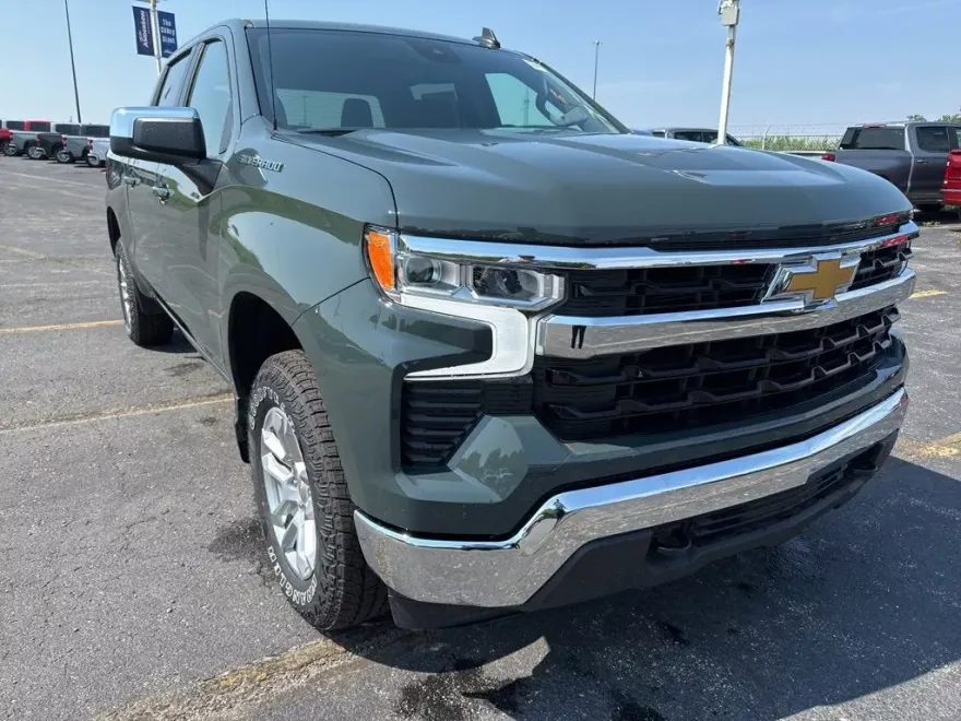 2025 Chevrolet Silverado 1500 LT photo 1