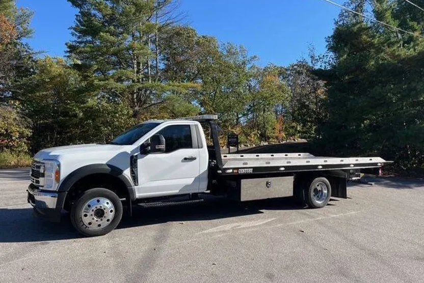 2023 Ford F-550 XLT photo 1