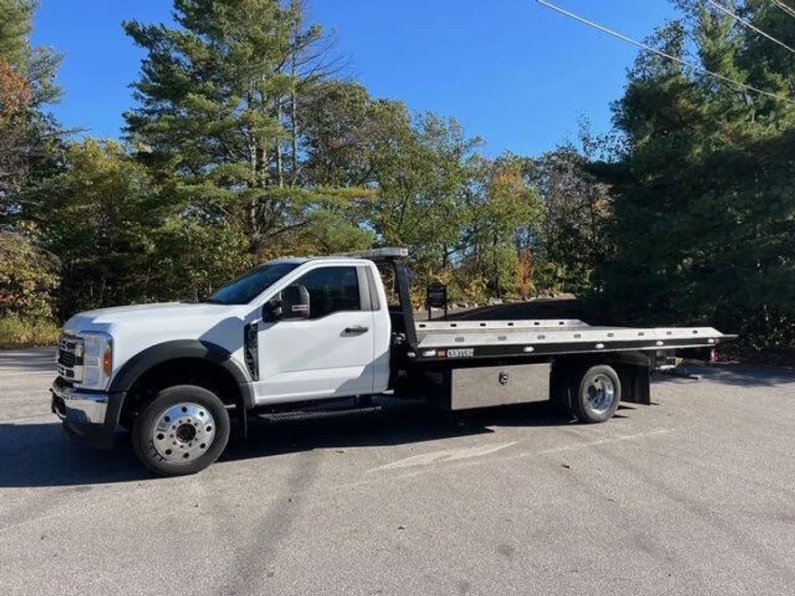 2023 Ford F-550 XLT photo 1