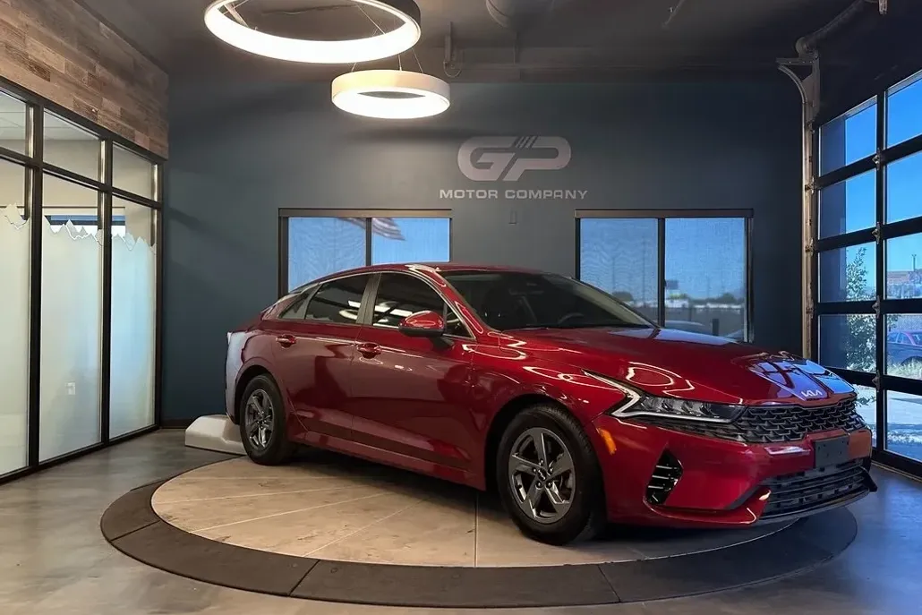2022 Kia K5 LXS photo 1