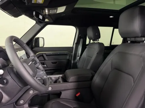 2025 Land Rover Defender 110 S photo 4