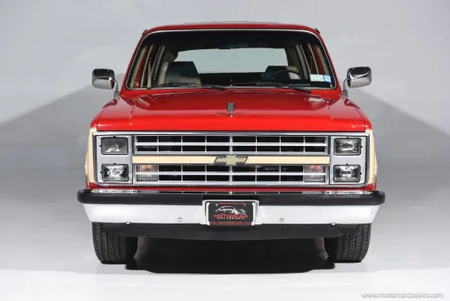 1985 Chevrolet Suburban photo 2