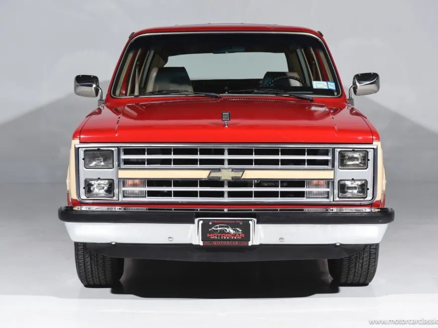 1985 Chevrolet Suburban photo 2